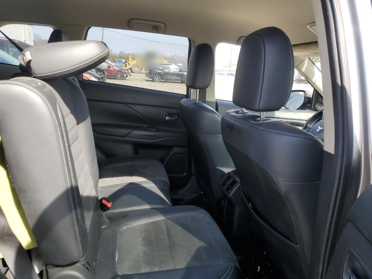 2019 Mitsubishi Outlander - Image 11
