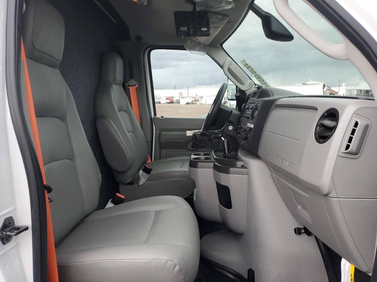2022 Ford Econoline - Image 10