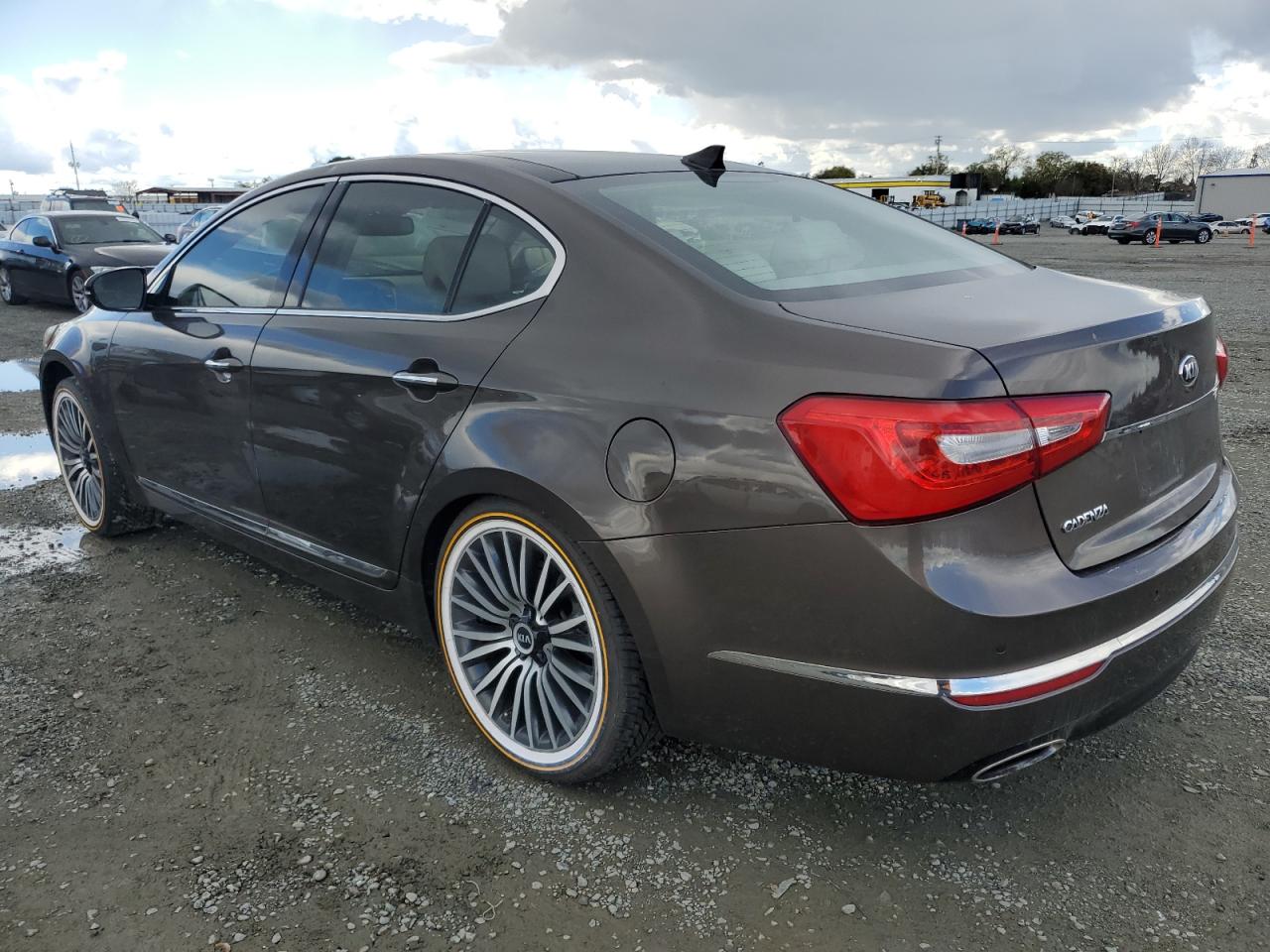 2014 Kia Cadenza - Image 2