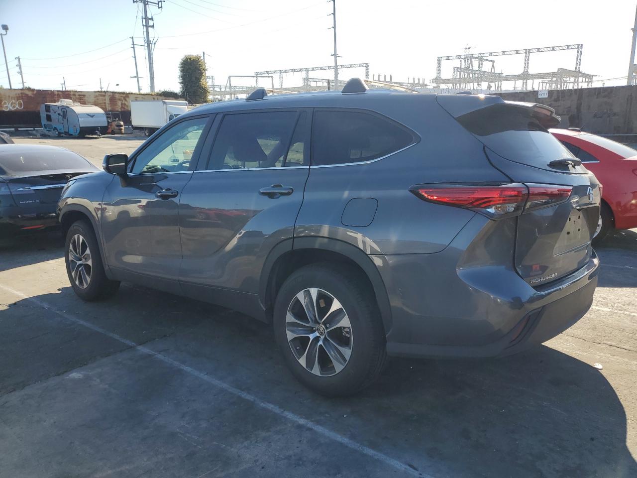 2023 Toyota Highlander - Image 2
