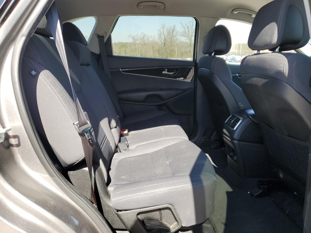 2016 Kia Sorento - Image 11