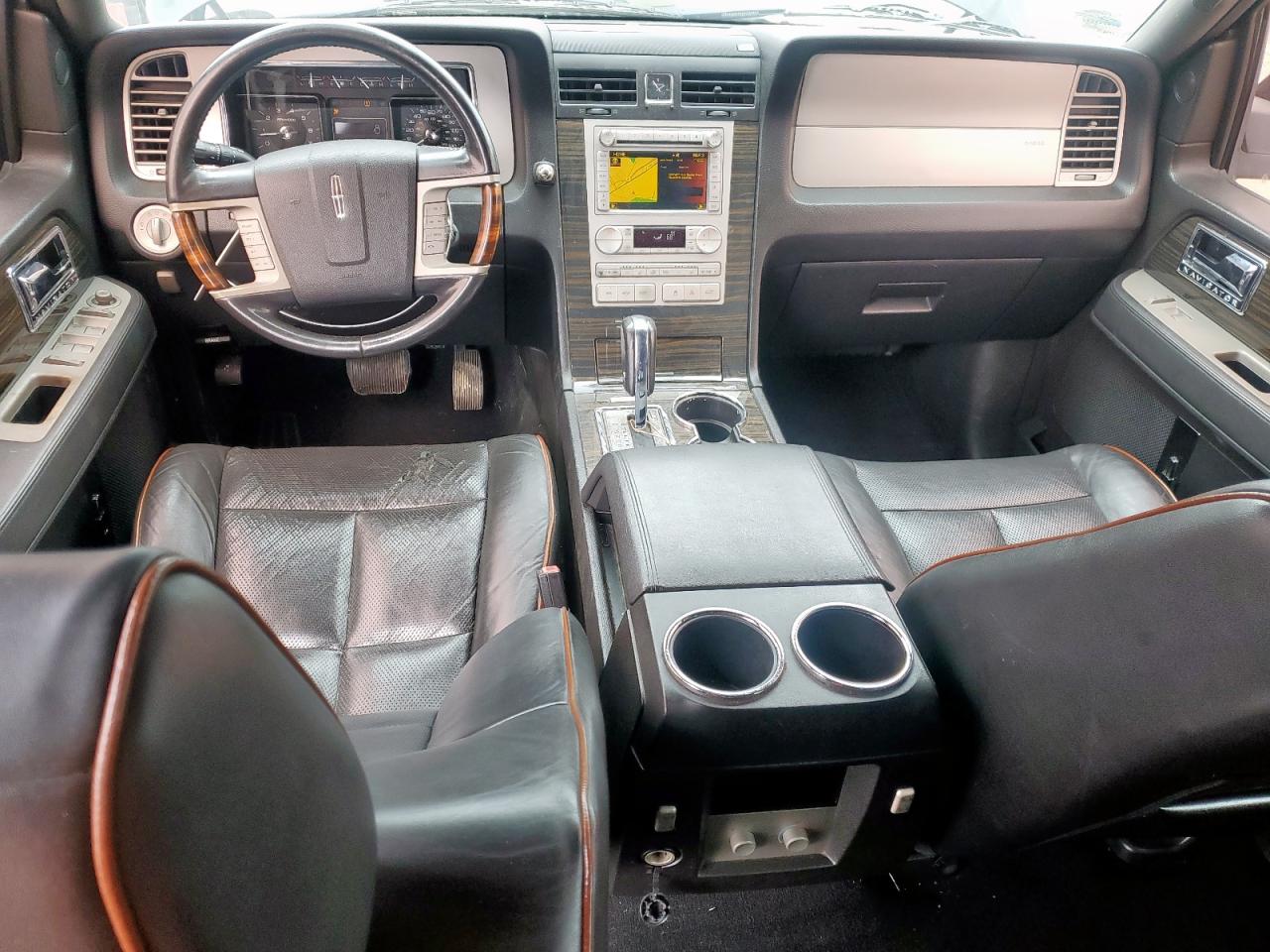 2009 Lincoln Navigator - Image 8
