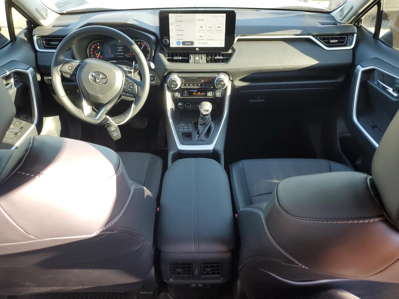 2023 Toyota RAV 4 - Image 8