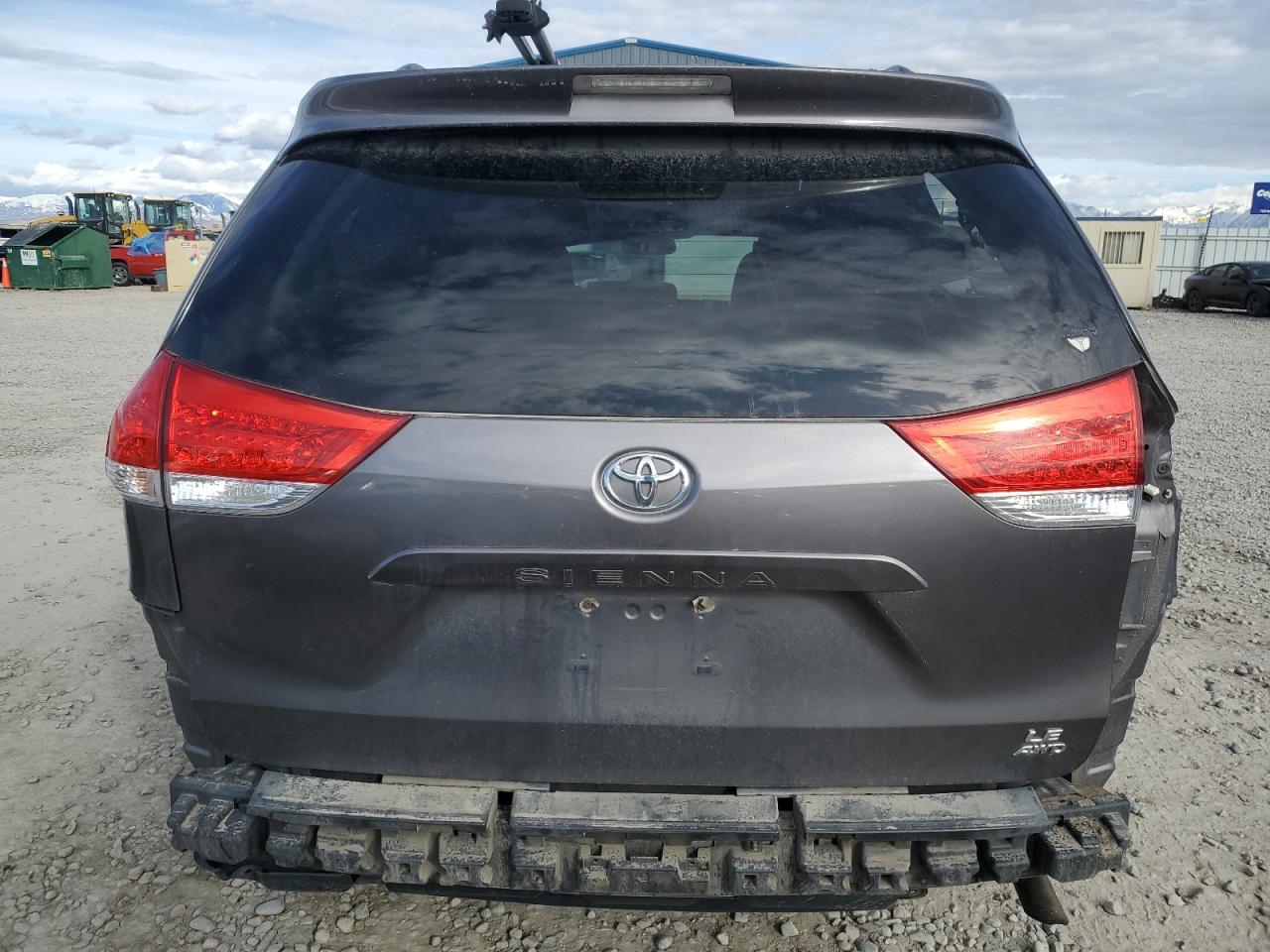 2011 Toyota Sienna - Image 6