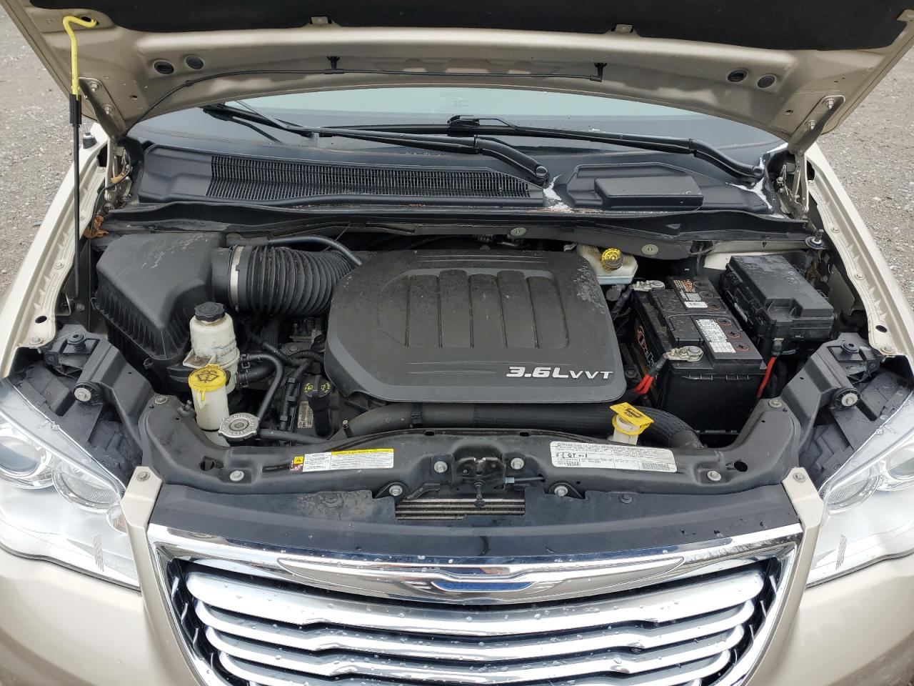 2012 Chrysler Town & Country - Image 13