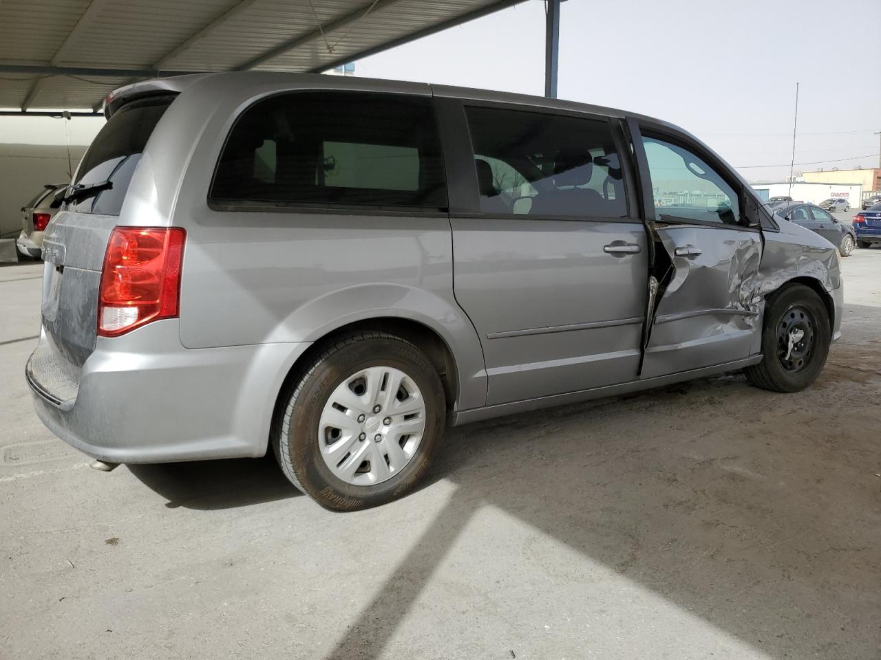 2017 Dodge Caravan - Image 3