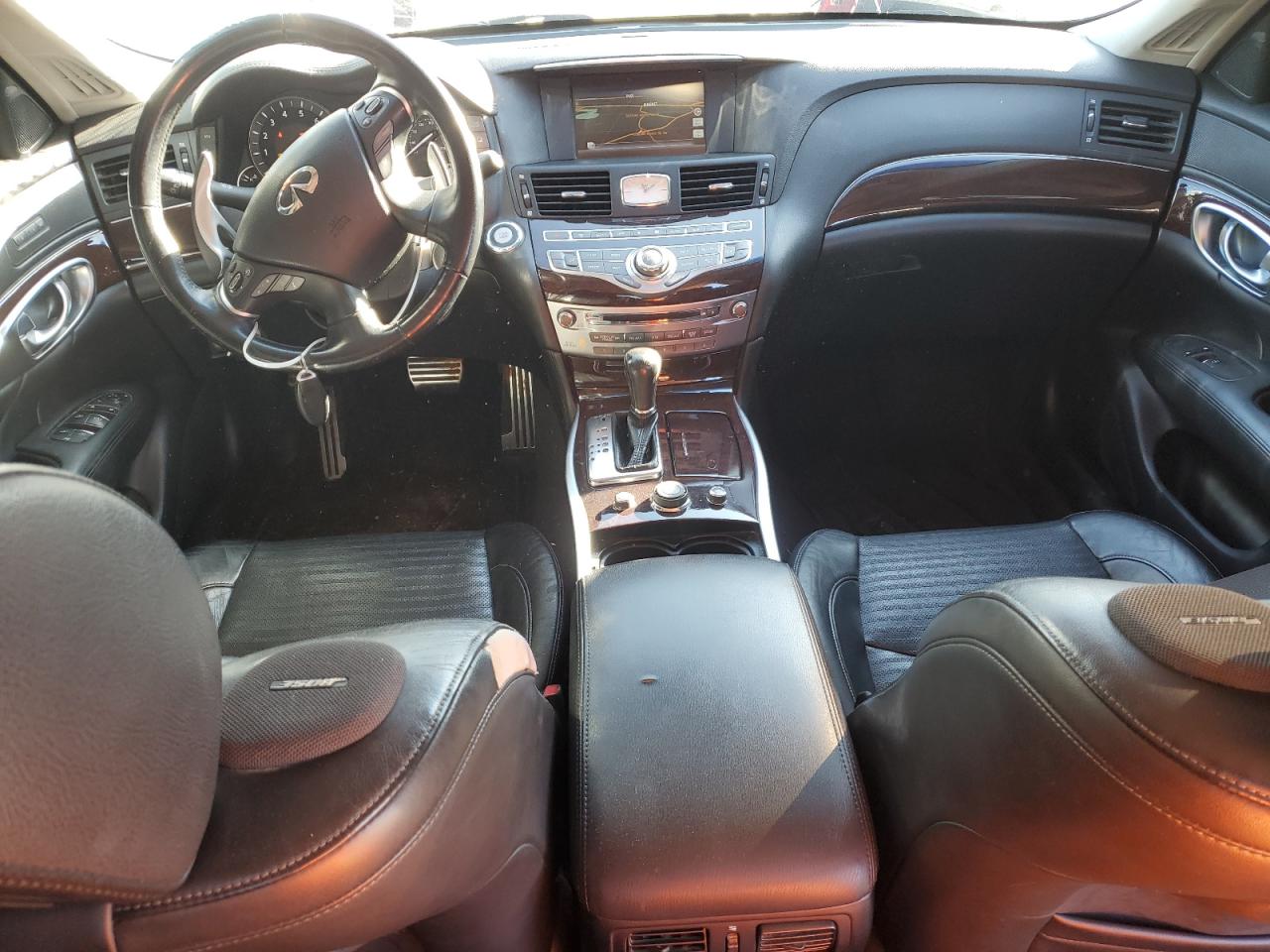 2011 Infiniti M - Image 8