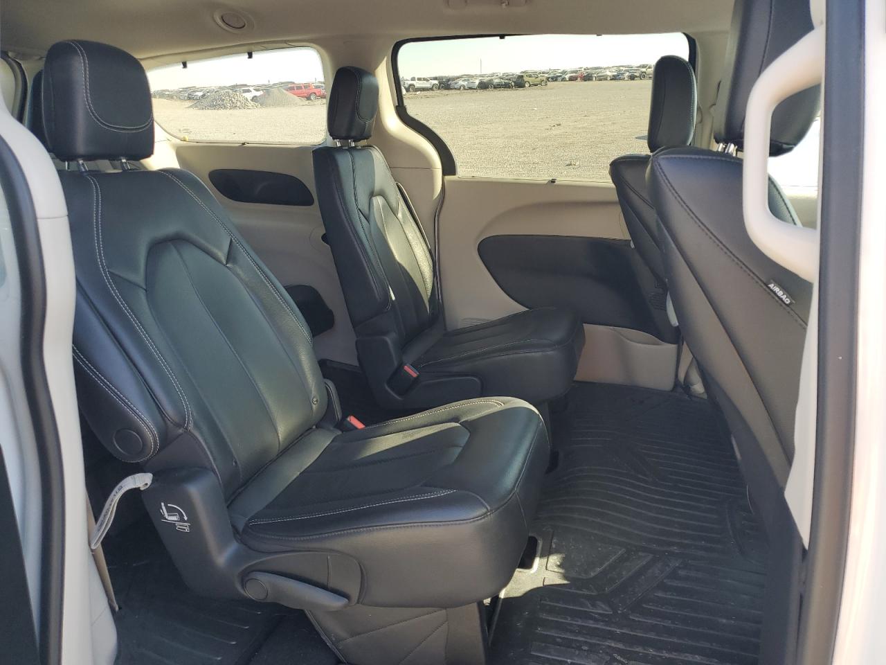 2022 Chrysler Pacifica - Image 11