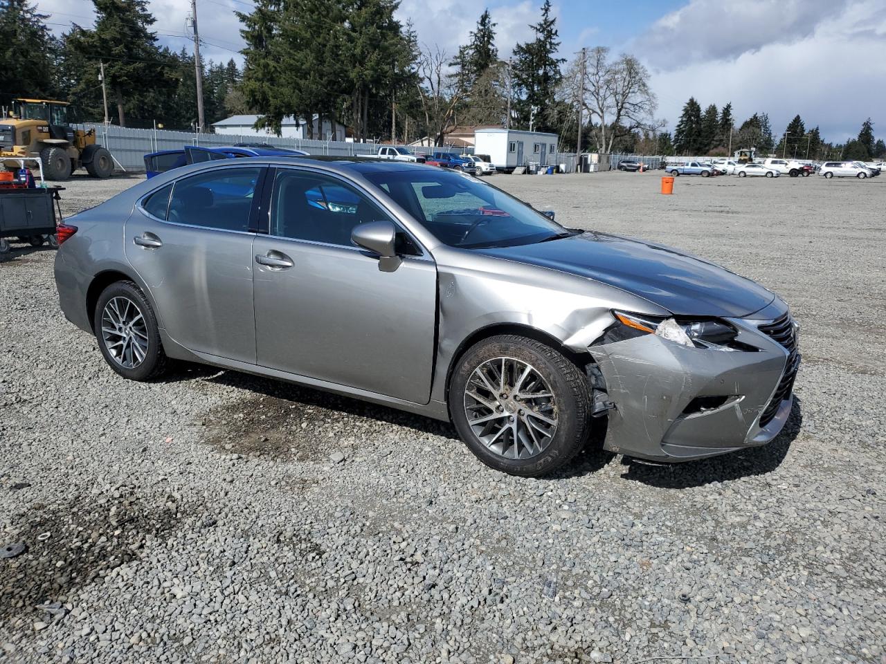 2017 Lexus ES - Image 4