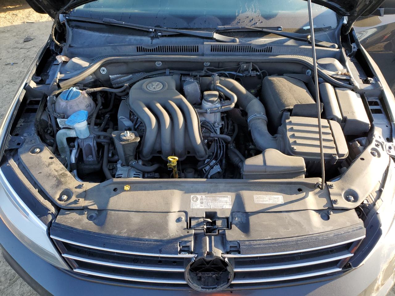 2015 Volkswagen Jetta - Image 12