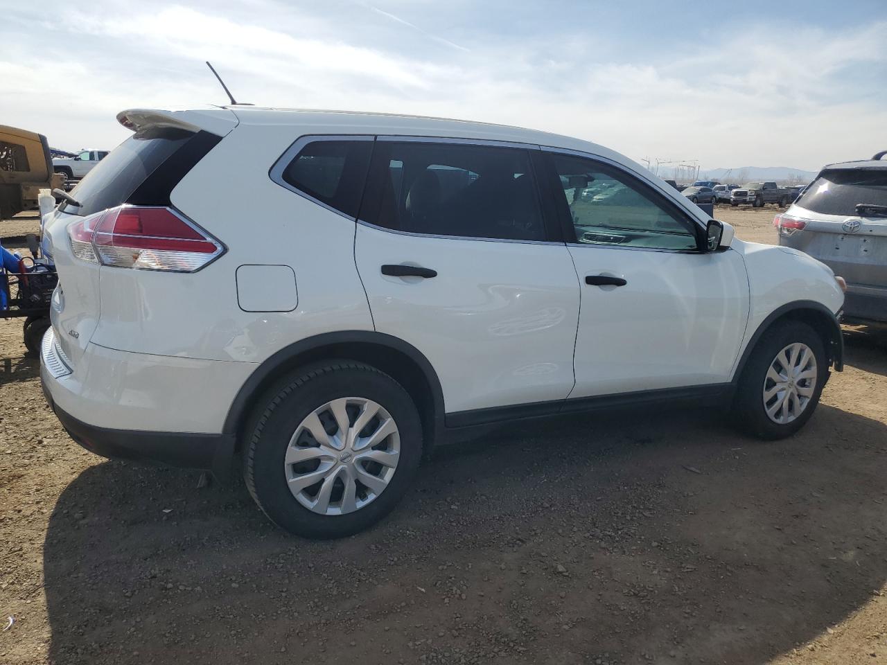 2016 Nissan Rogue - Image 3