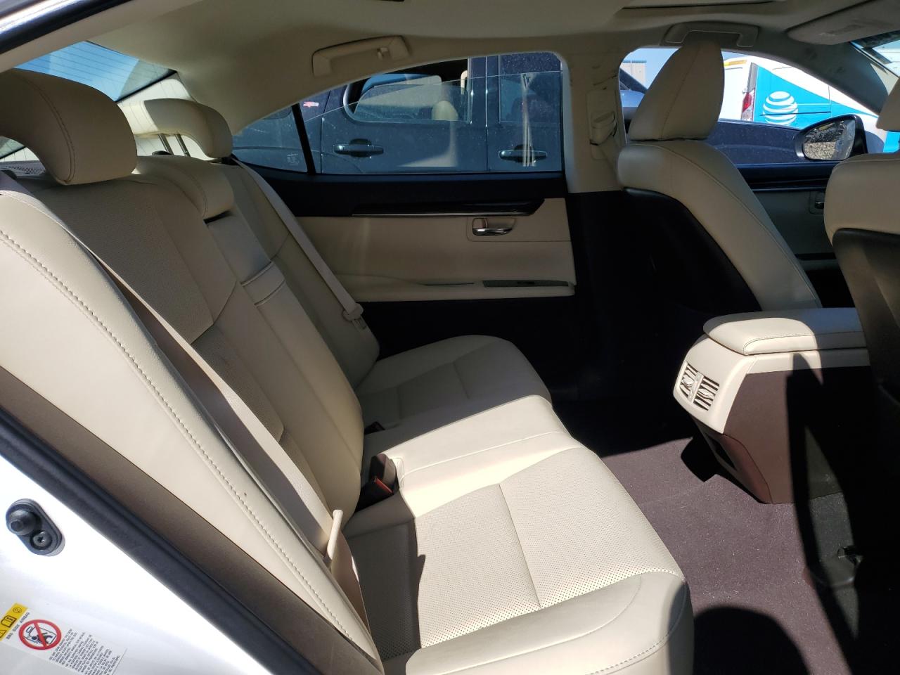 2016 Lexus ES - Image 10