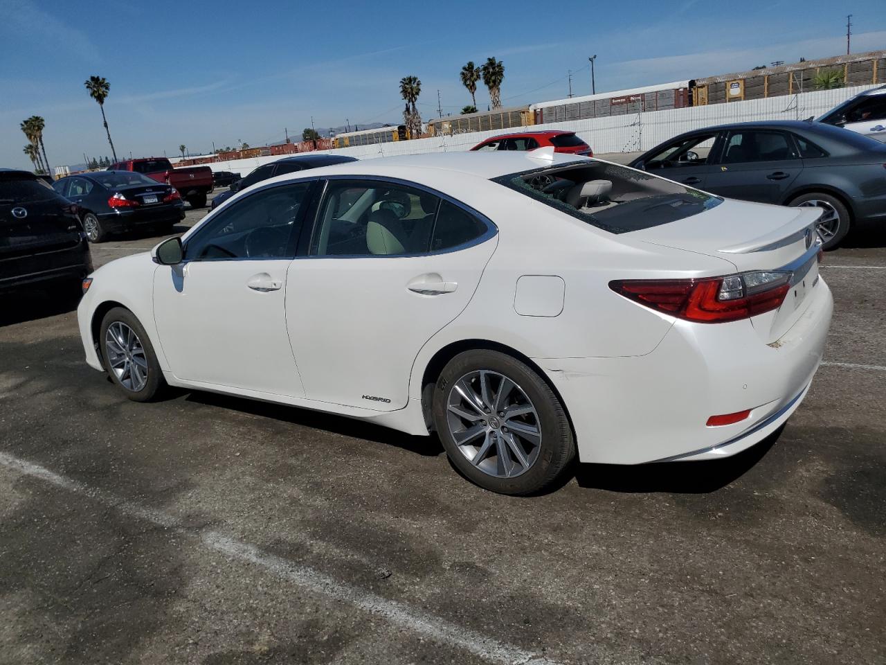 2018 Lexus ES - Image 2