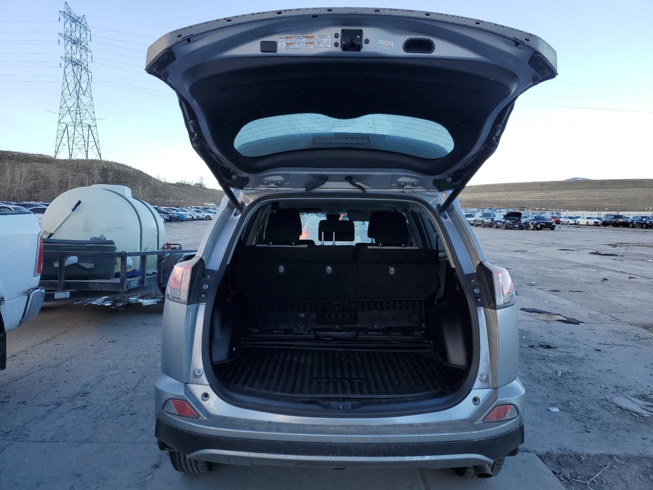 JTMRJREV6JD162447 TOYOTA RAV4 2018