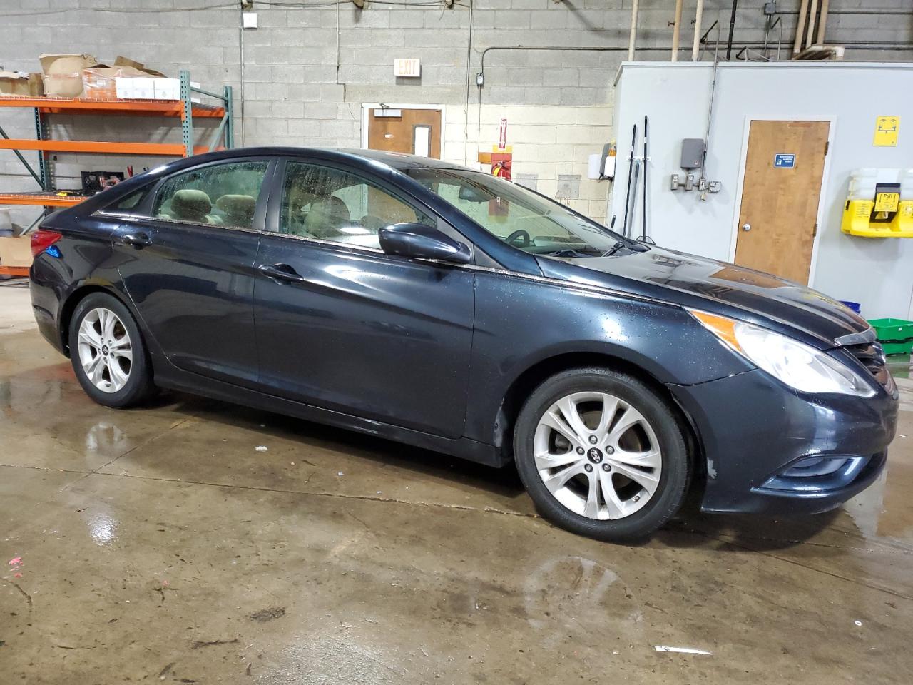 2013 Hyundai Sonata - Image 4