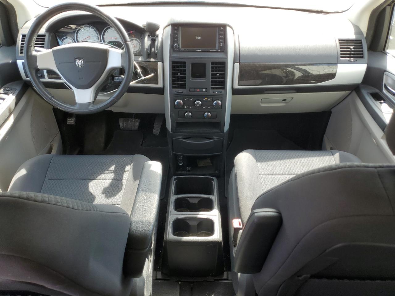 2010 Dodge Caravan - Image 8