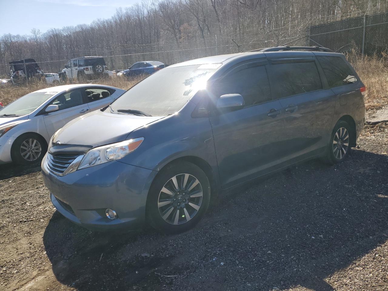 2013 Toyota Sienna Le იყიდება Baltimore-ში, MD - Minor Dent/Scratches