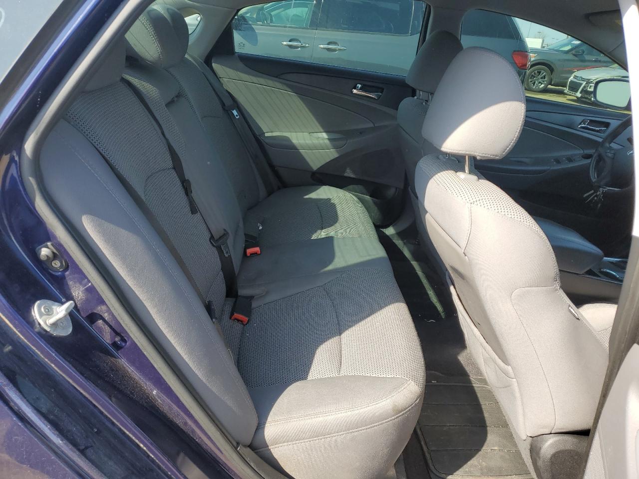 2011 Hyundai Sonata - Image 10