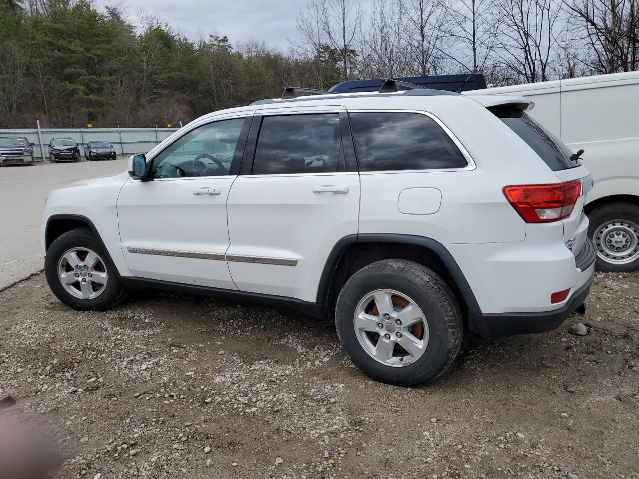 2013 Jeep Grand Cherokee - Image 2
