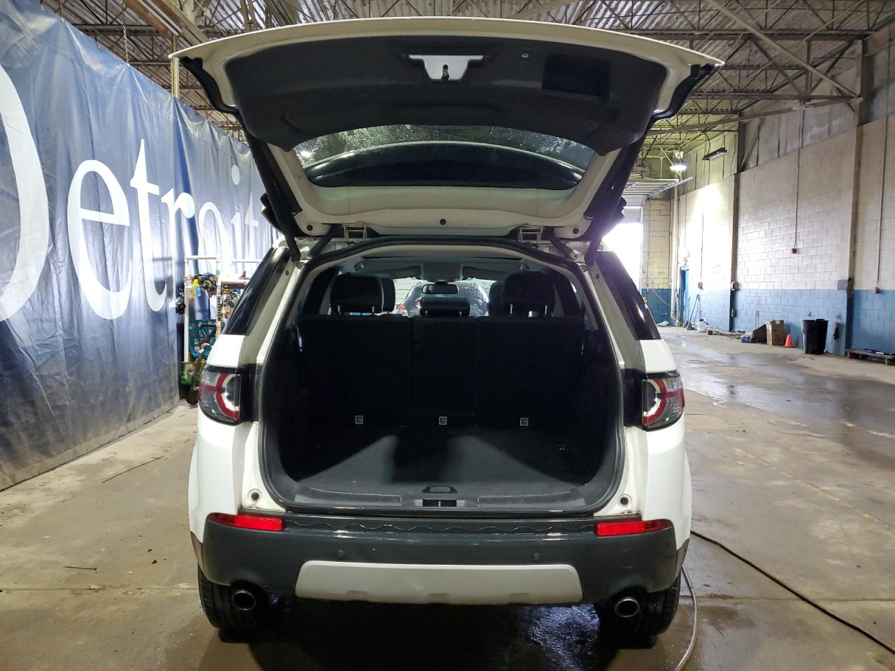 2016 Land Rover Discovery - Image 6