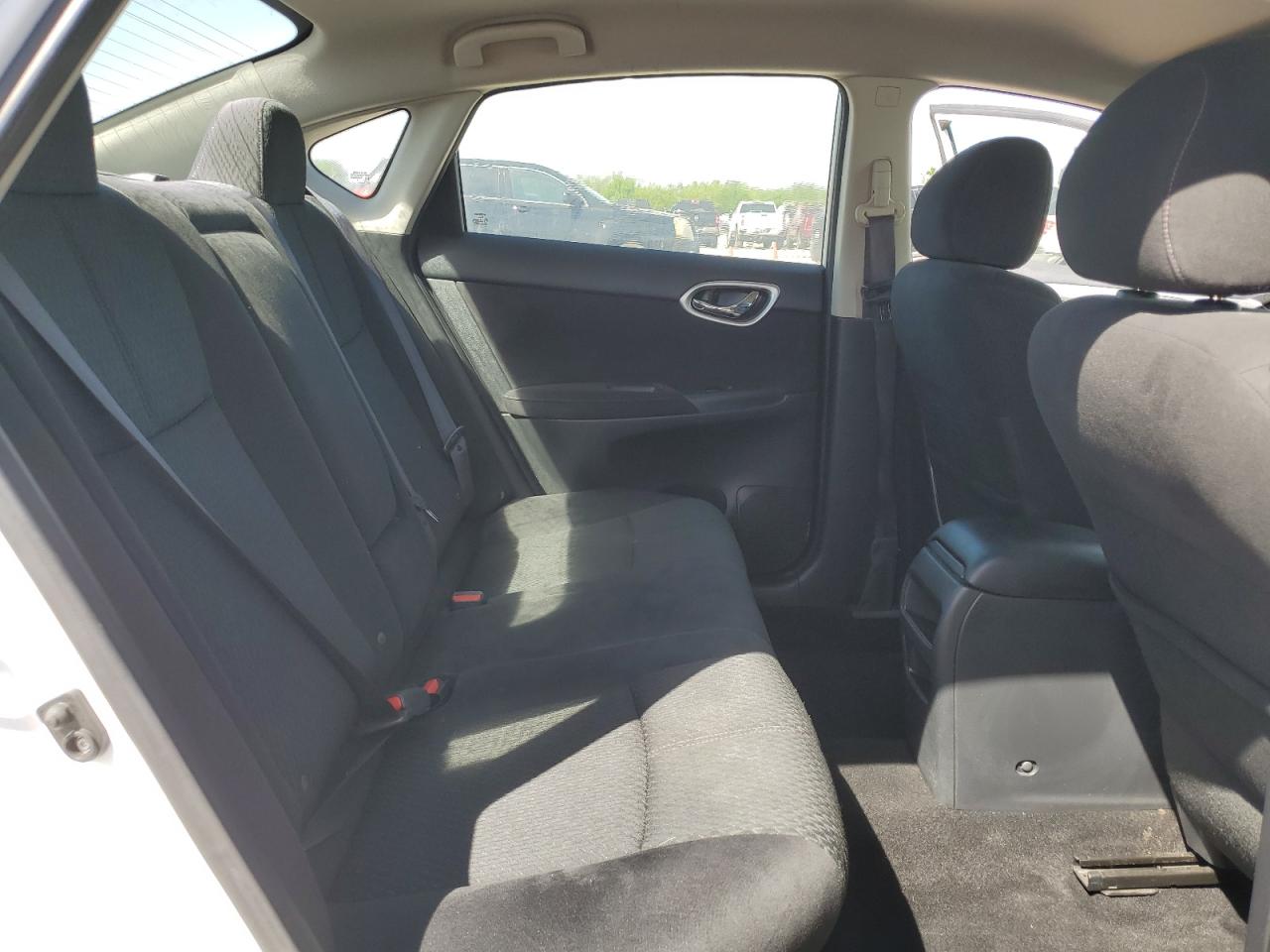 2015 Nissan Sentra - Image 10