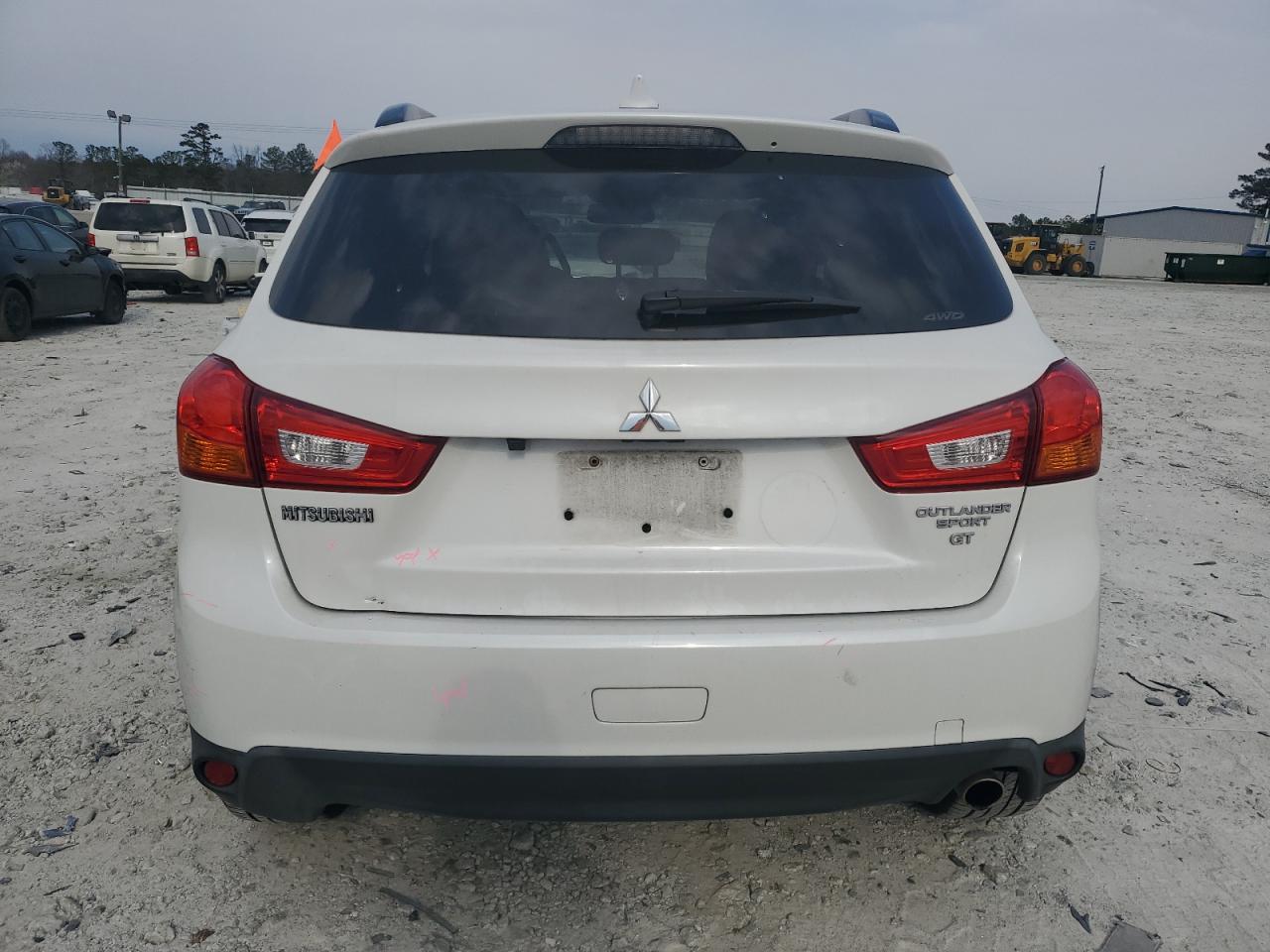 2017 Mitsubishi Outlander - Image 6