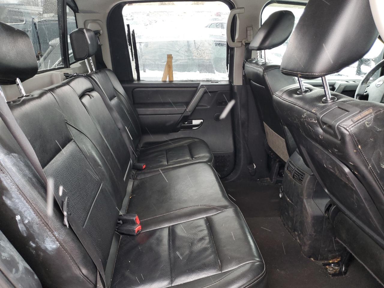 2010 Nissan Titan - Image 10