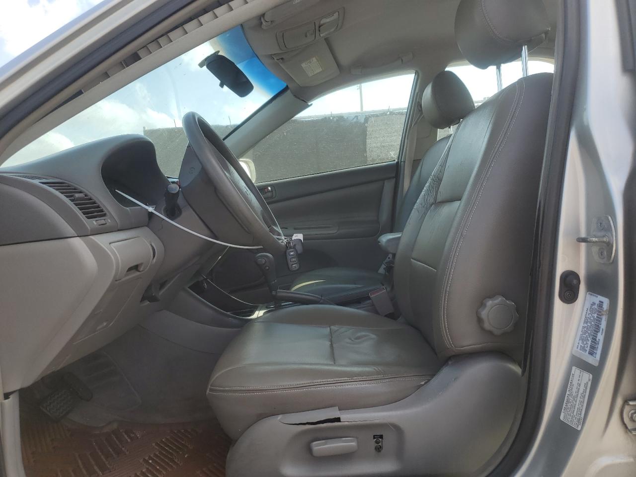 2003 Toyota Camry Le VIN: 4T1BE32K63U218396 Lot: 47938905