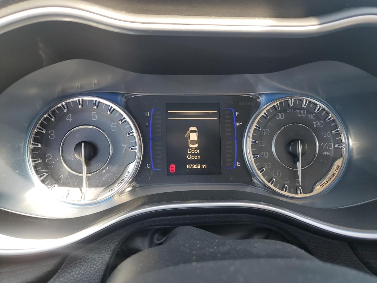 2017 Chrysler 200 - Image 9