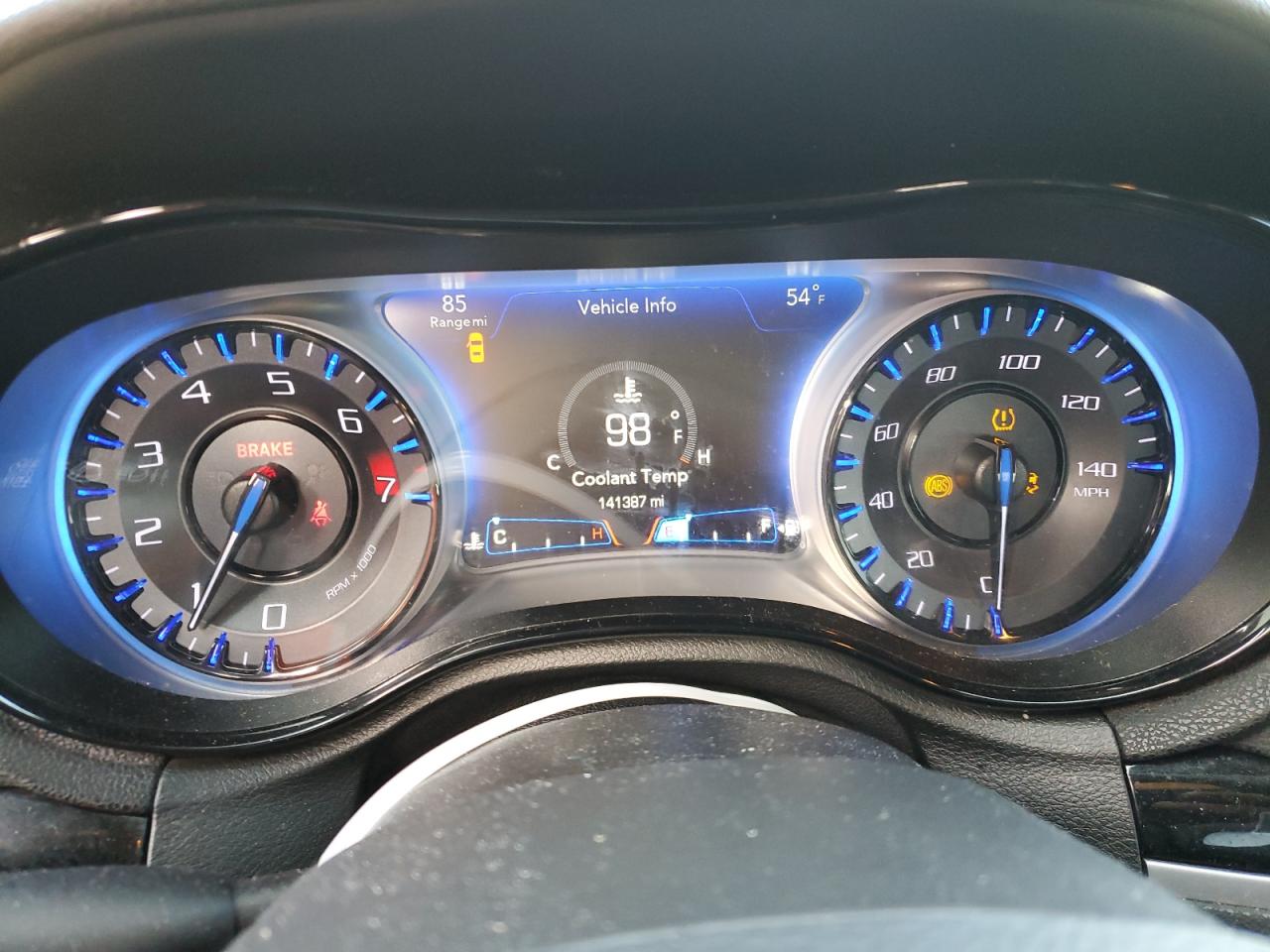 2018 Chrysler 300 - Image 9