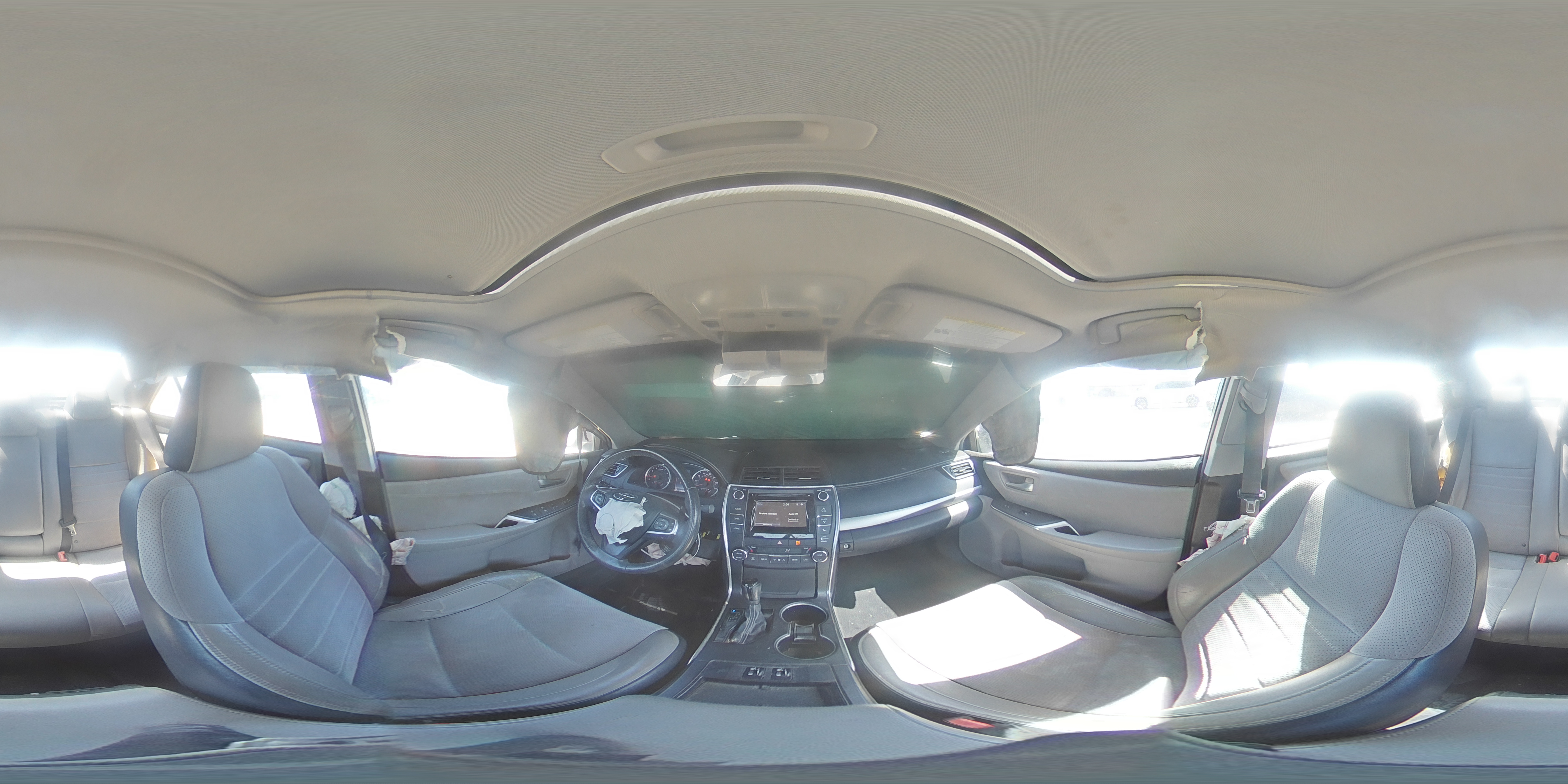 2015 Toyota Camry - Image 13