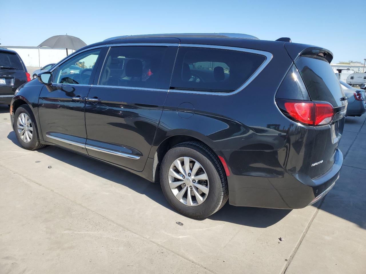2019 Chrysler Pacifica - Image 2