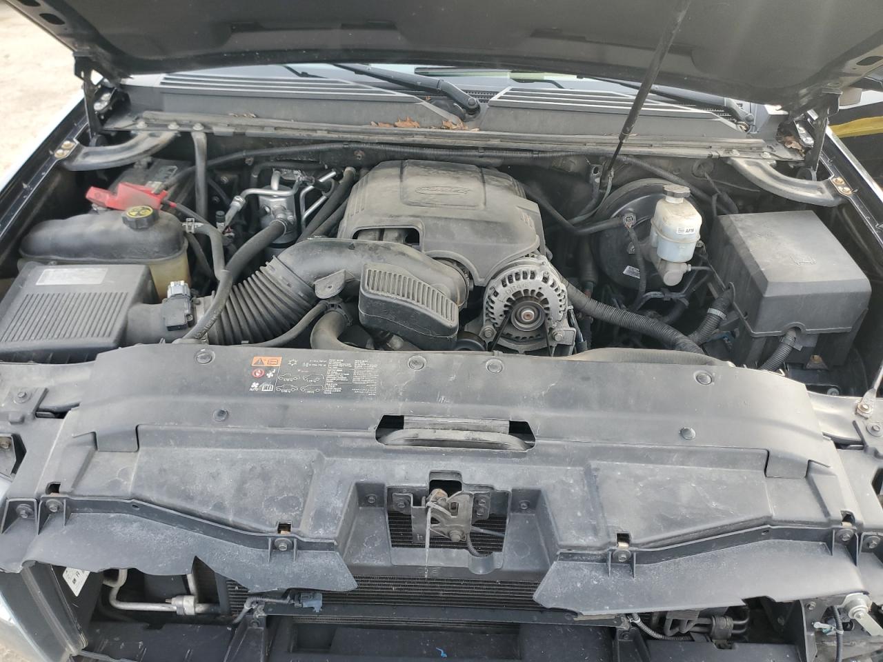 2013 Chevrolet Suburban - Image 12