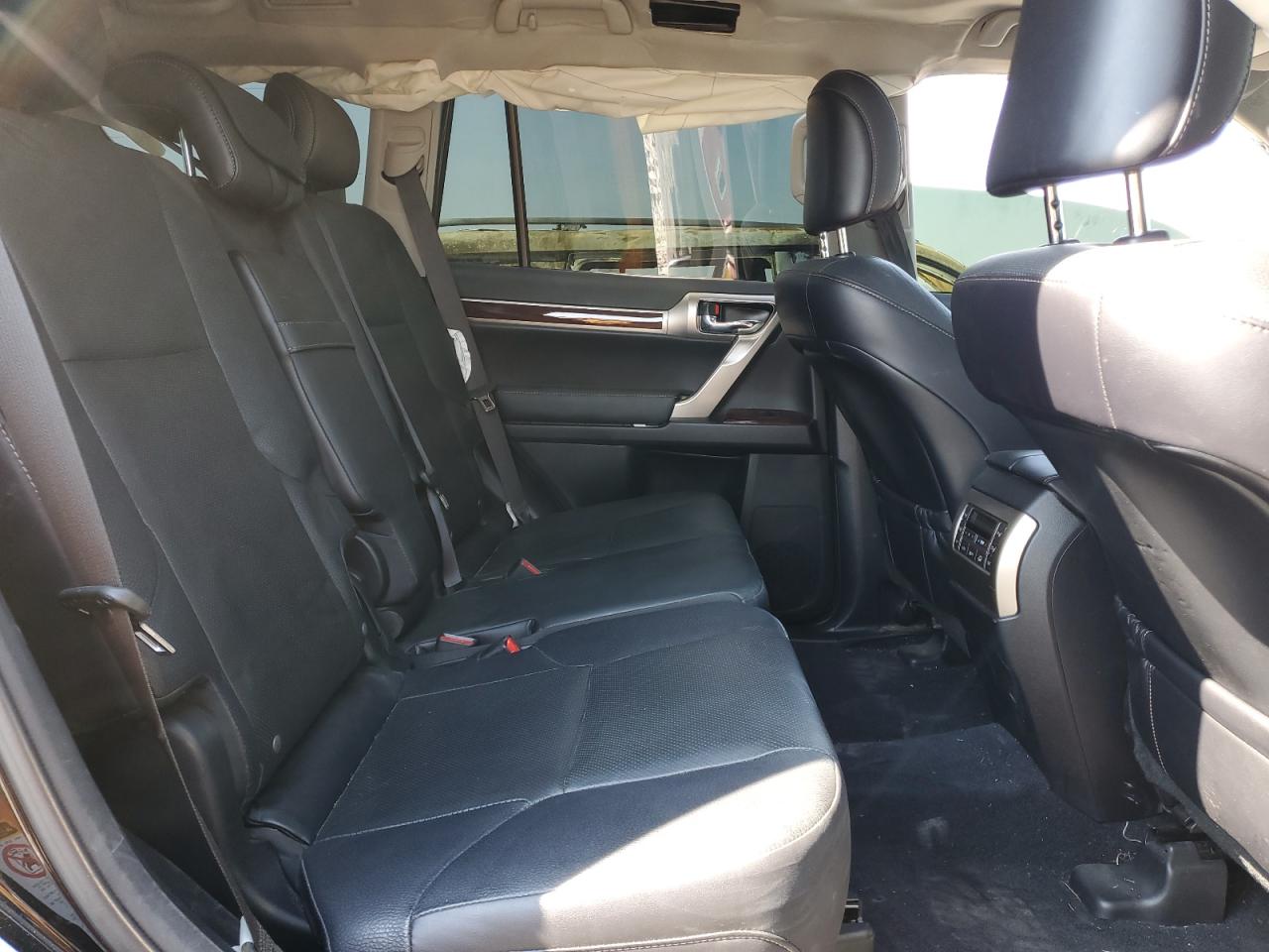 2015 Lexus GX - Image 11