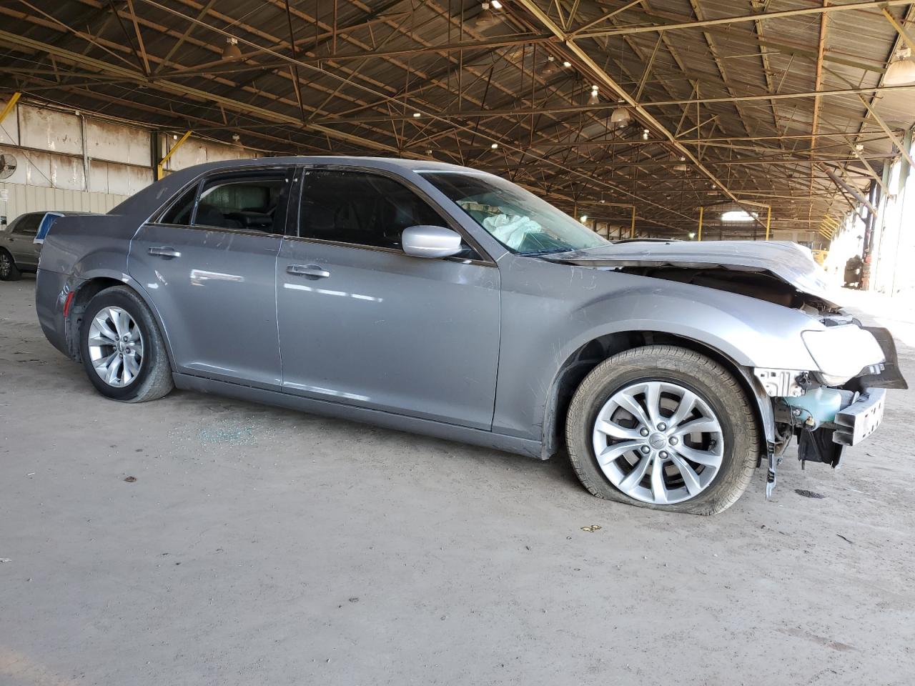 2016 Chrysler 300 - Image 4