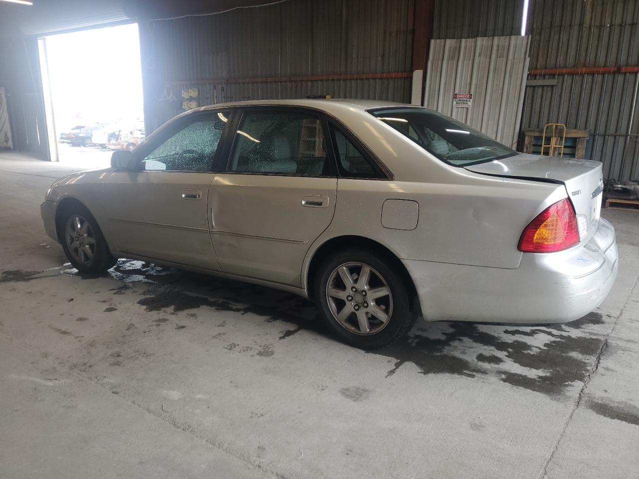 2000 Toyota Avalon - Image 2