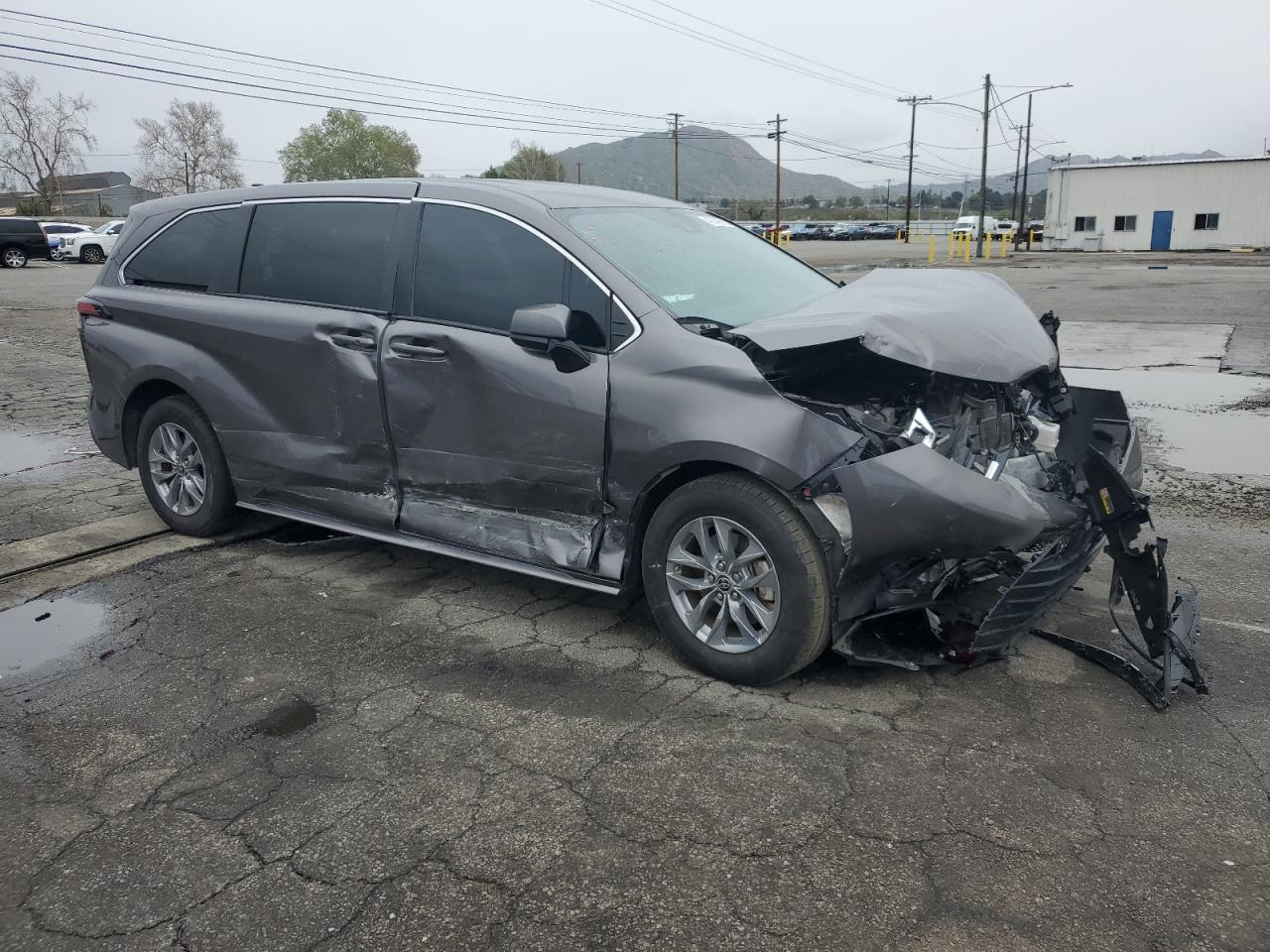 2022 Toyota Sienna - Image 4