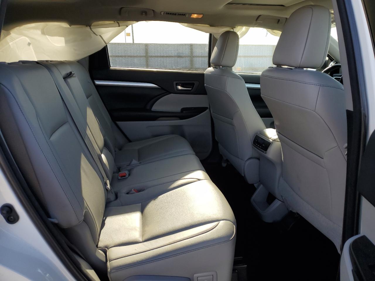 2018 Toyota Highlander - Image 11