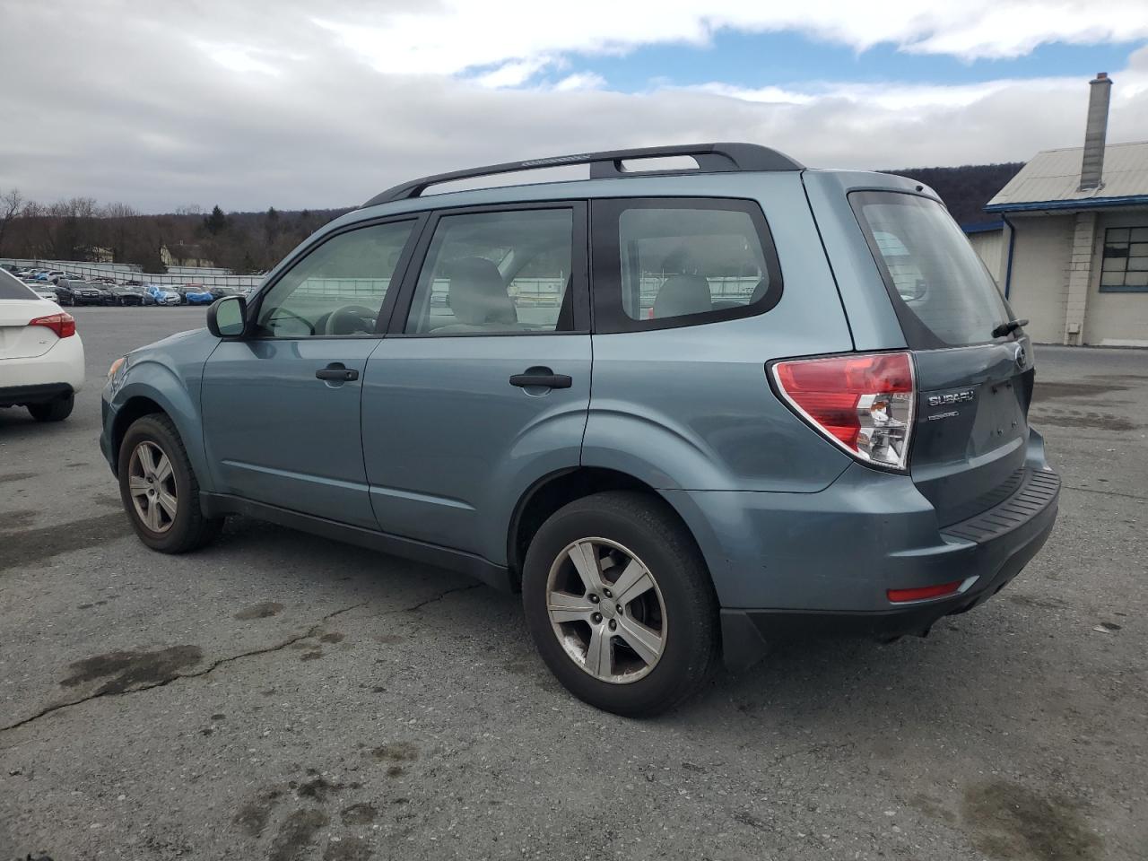 2010 Subaru Forester - Image 2