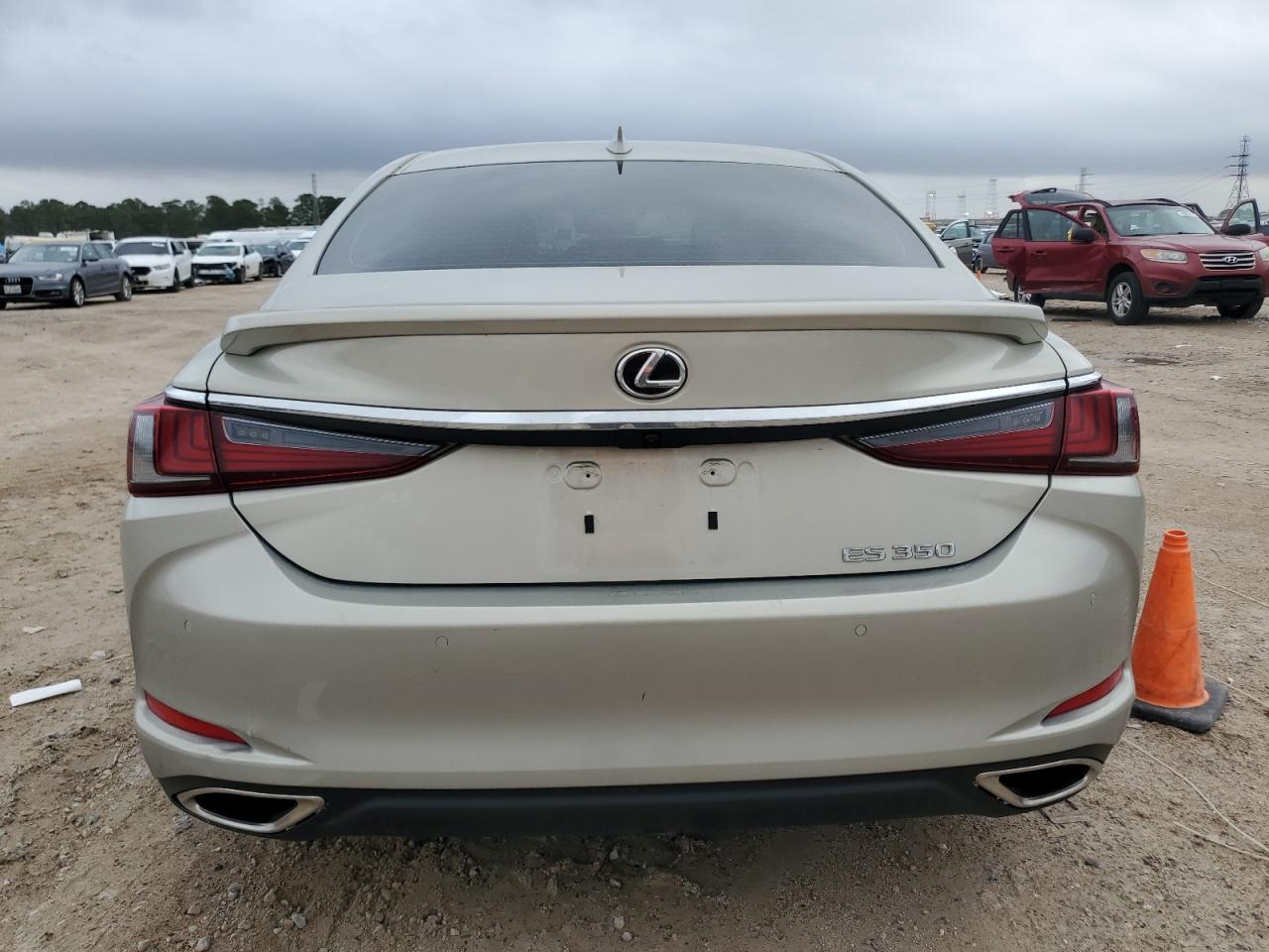 2023 Lexus ES - Image 6