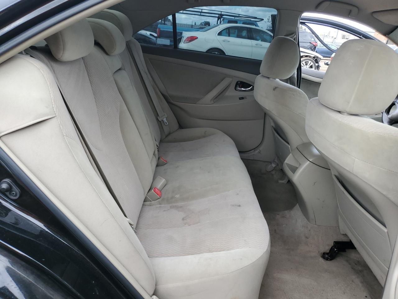 2011 Toyota Camry - Image 10