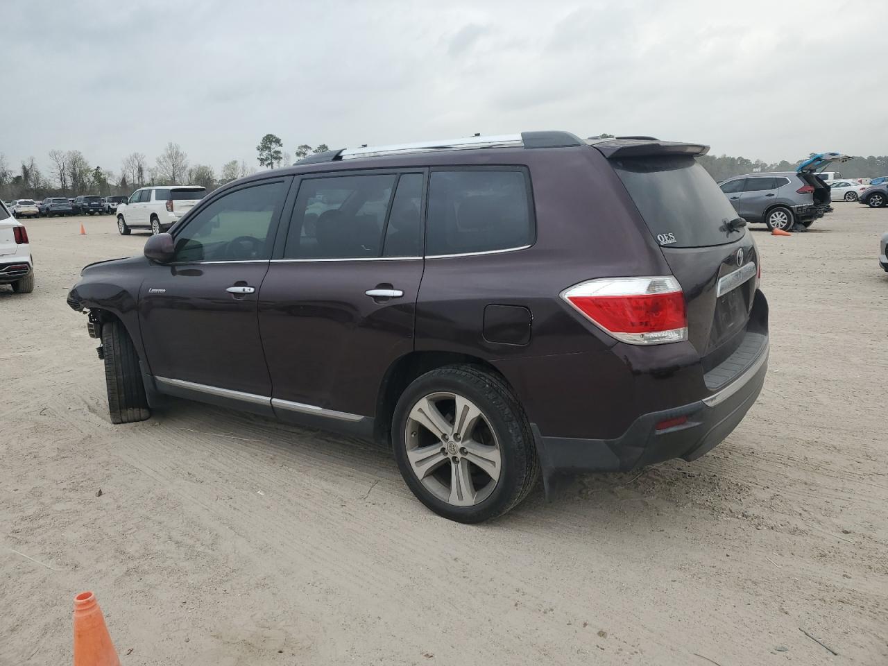 2013 Toyota Highlander - Image 2