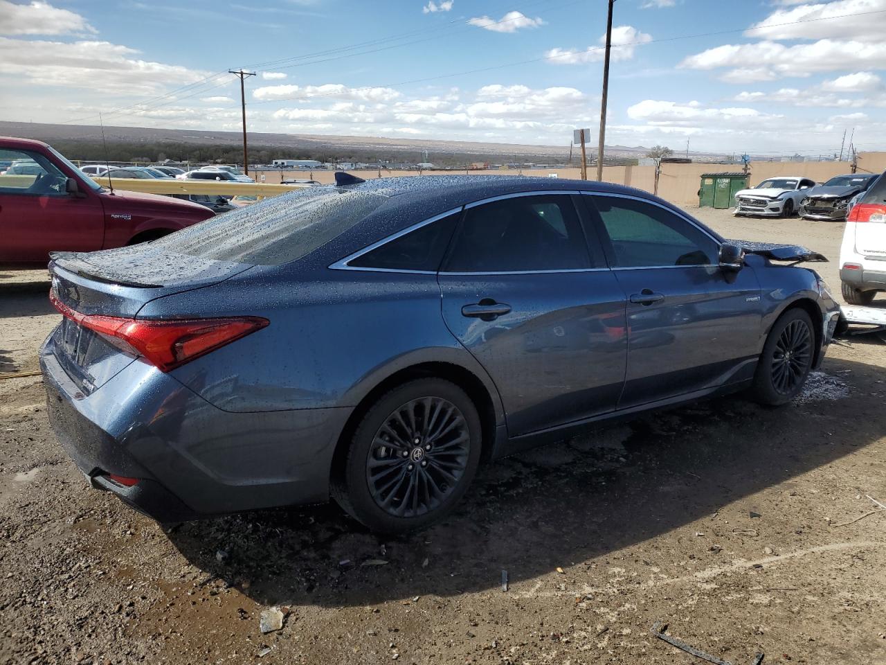 2021 Toyota Avalon - Image 3