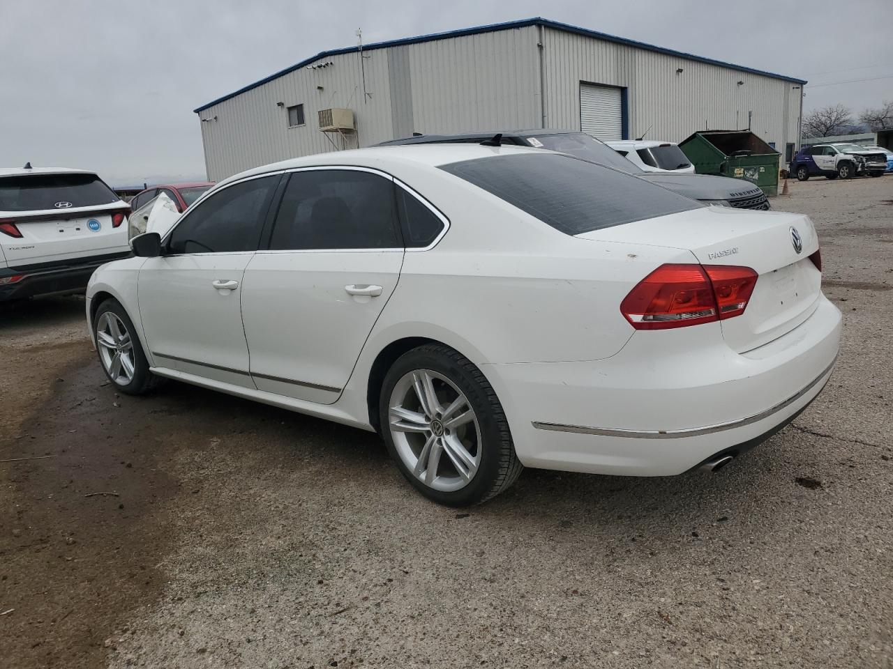 2015 Volkswagen Passat - Image 2