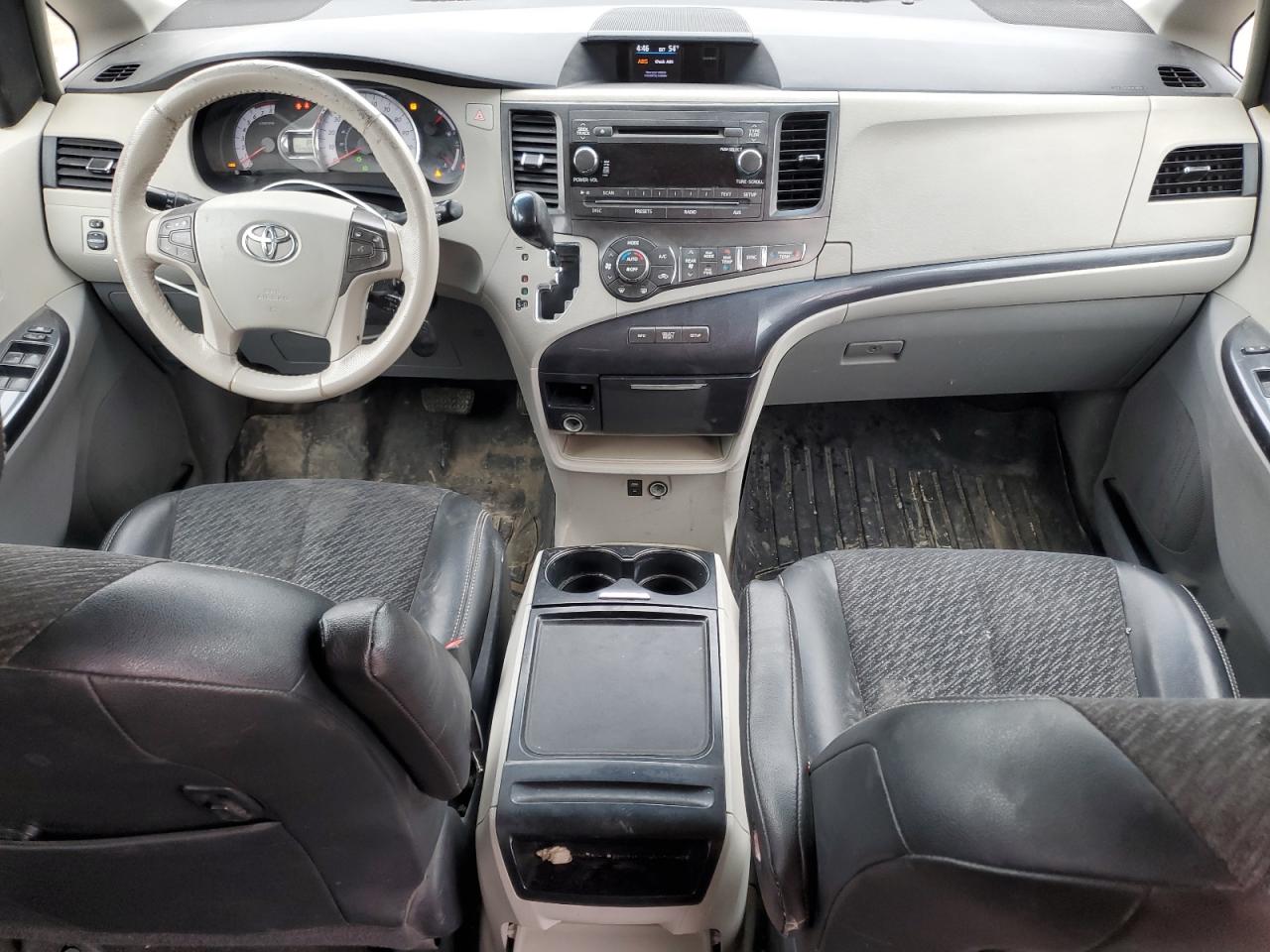 2012 Toyota Sienna - Image 8