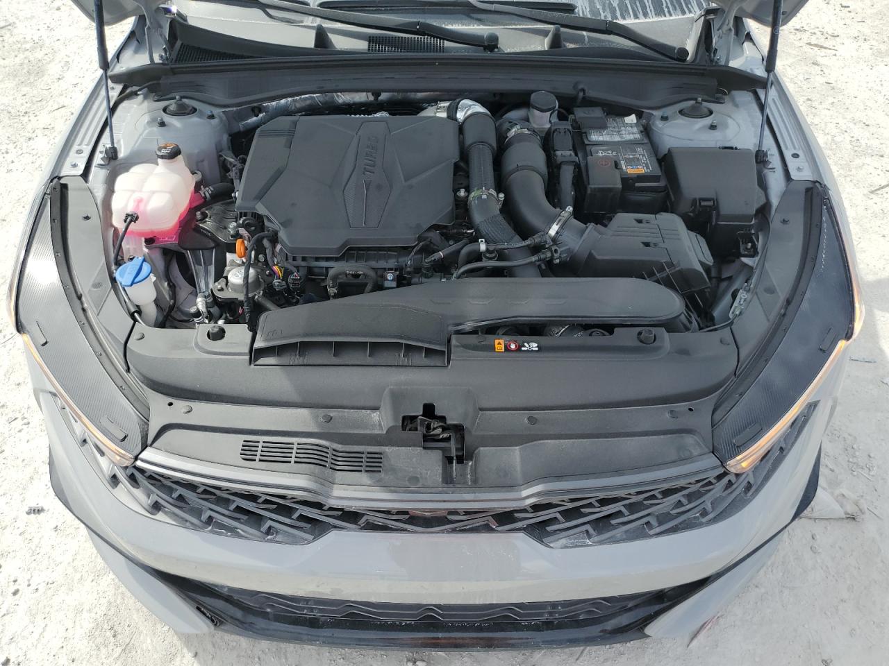 2024 Kia K5 - Image 12