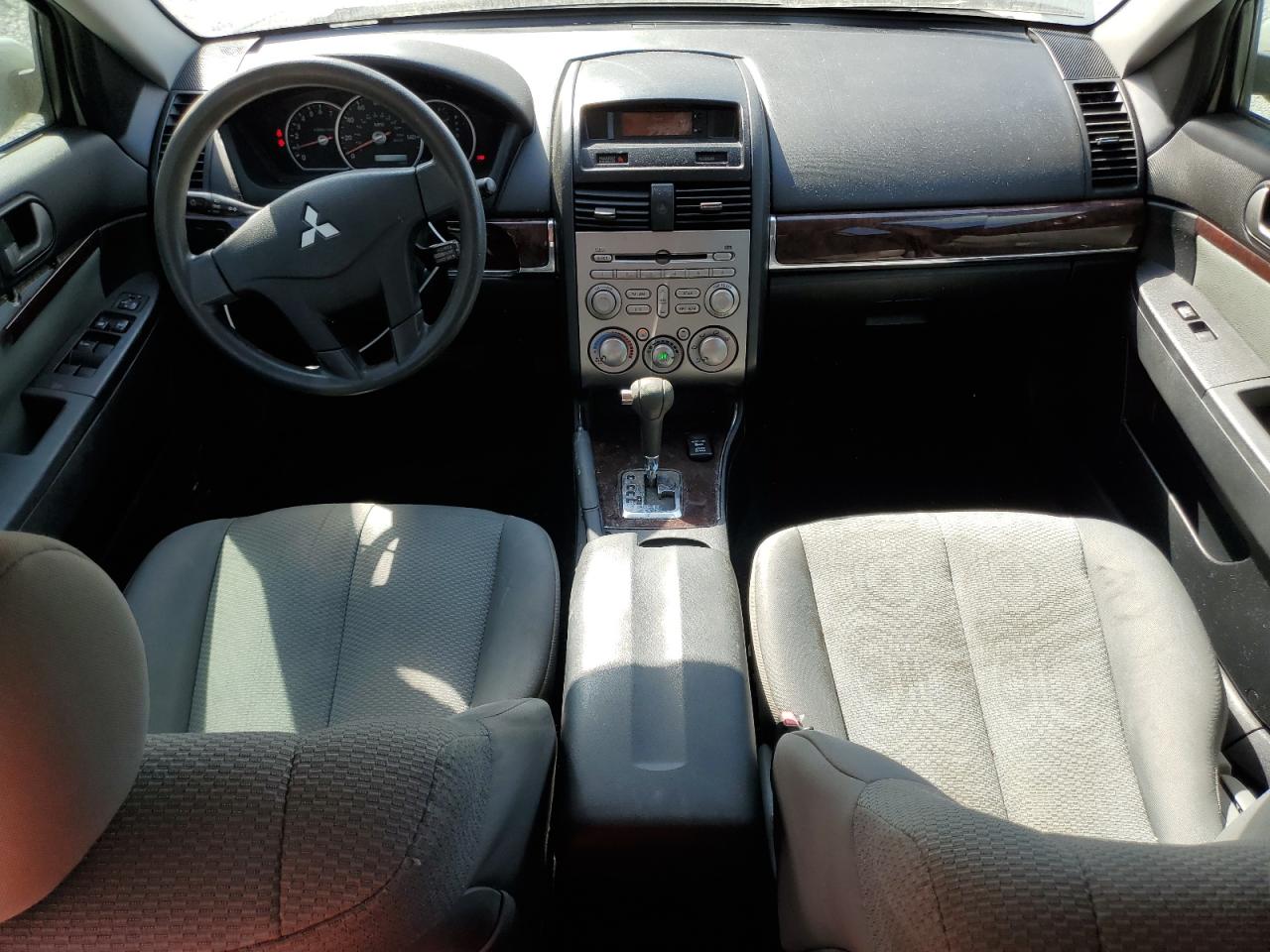 2009 Mitsubishi Galant - Image 8