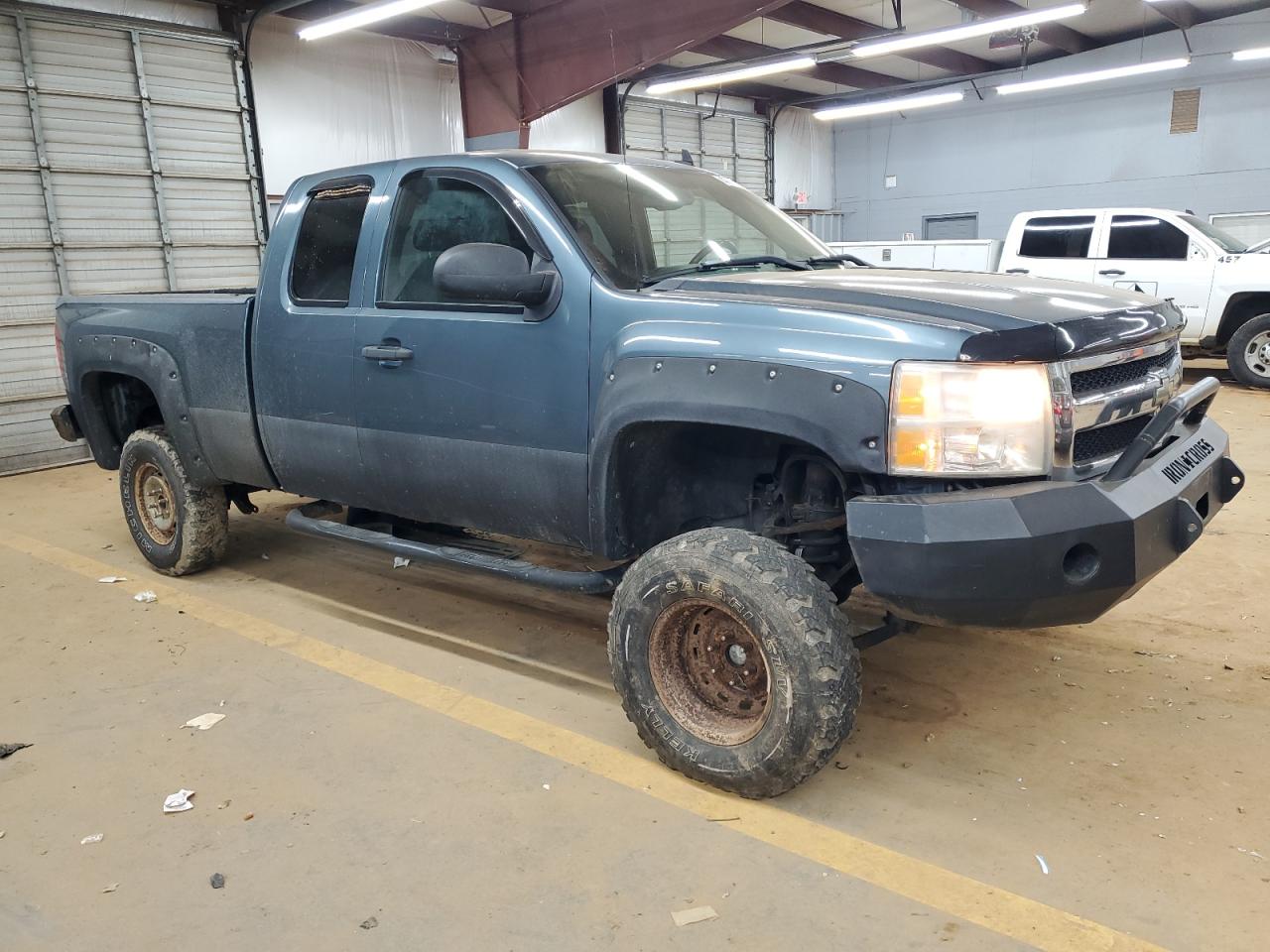 2009 Chevrolet Silverado - Image 4
