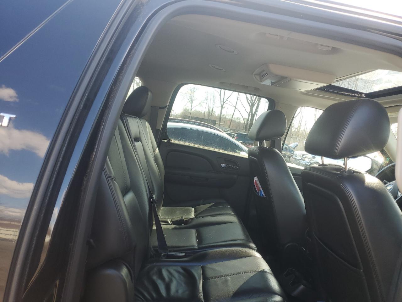 2011 Chevrolet Suburban K1500 Lt VIN: 1GNSKJE33BR362518 Lot: 50457635