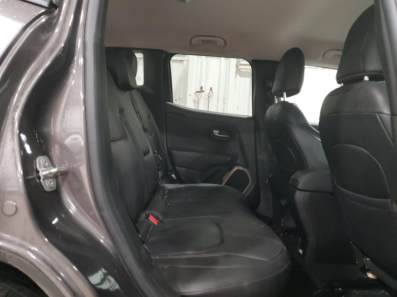 2016 Jeep Renegade - Image 11